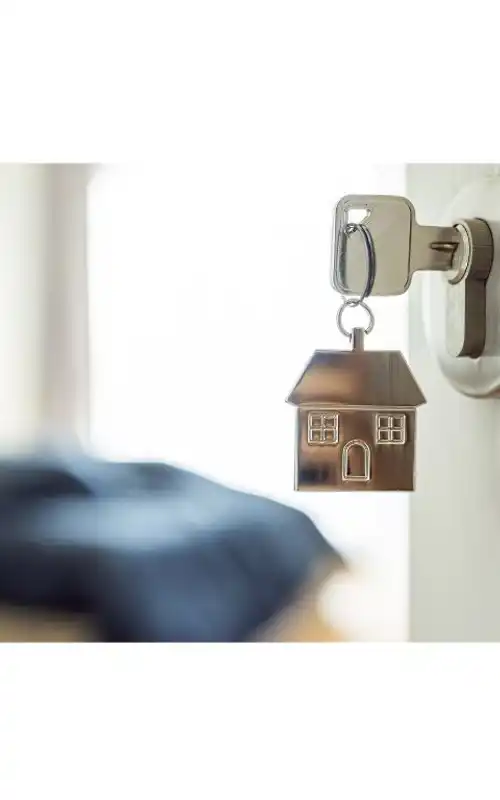 Door with lock in it, house keychain